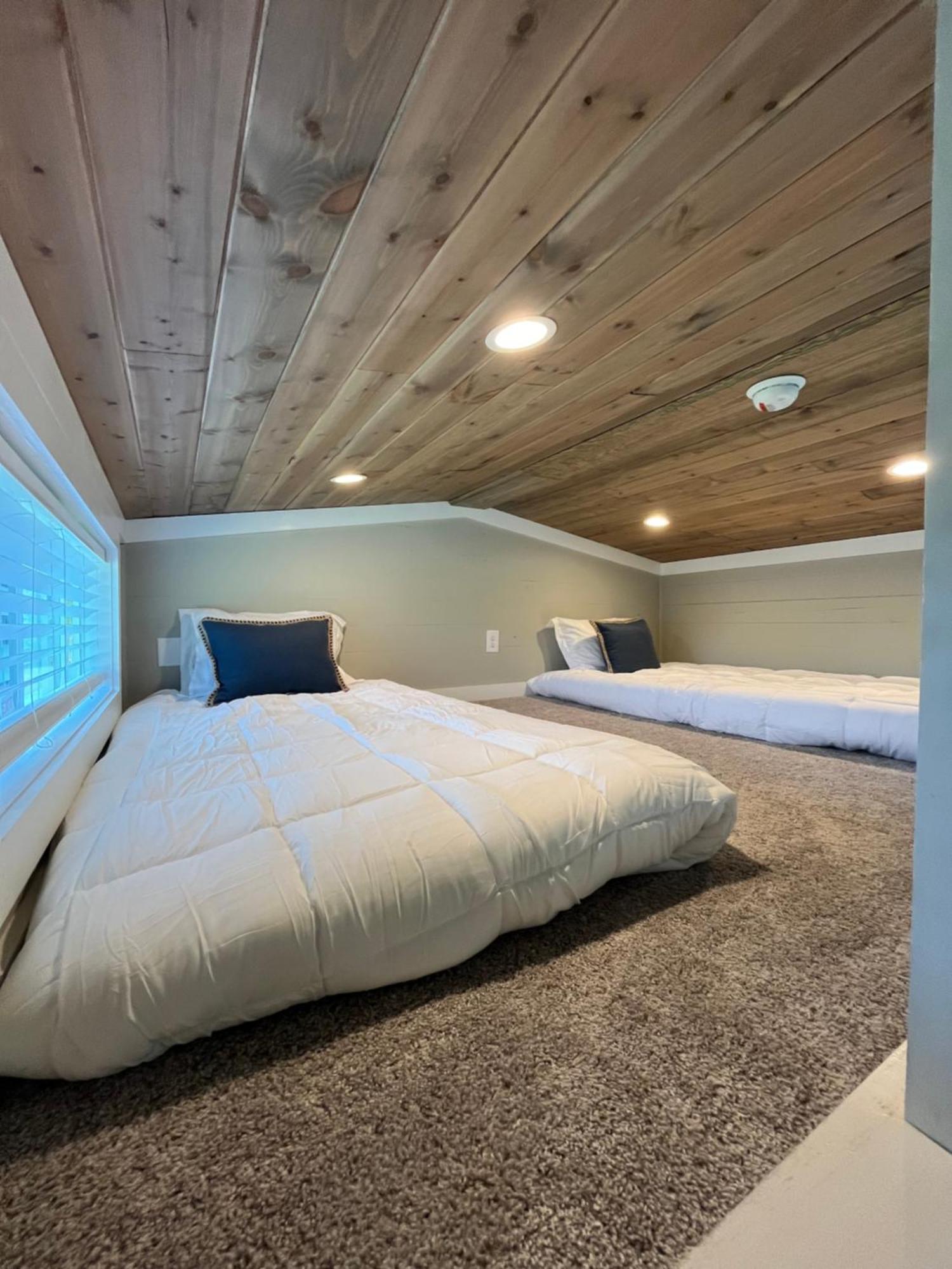 Luxury Riverfront Tiny Home- Amazing Views #555
