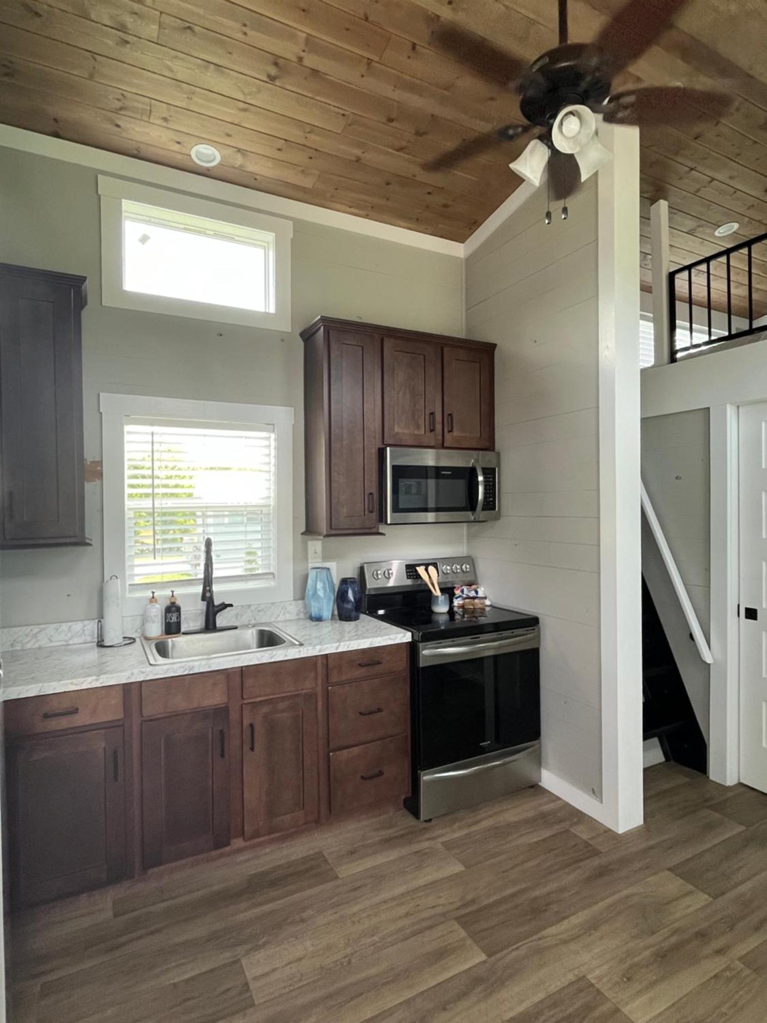 Luxury Riverfront Tiny Home- Amazing Views #555 *