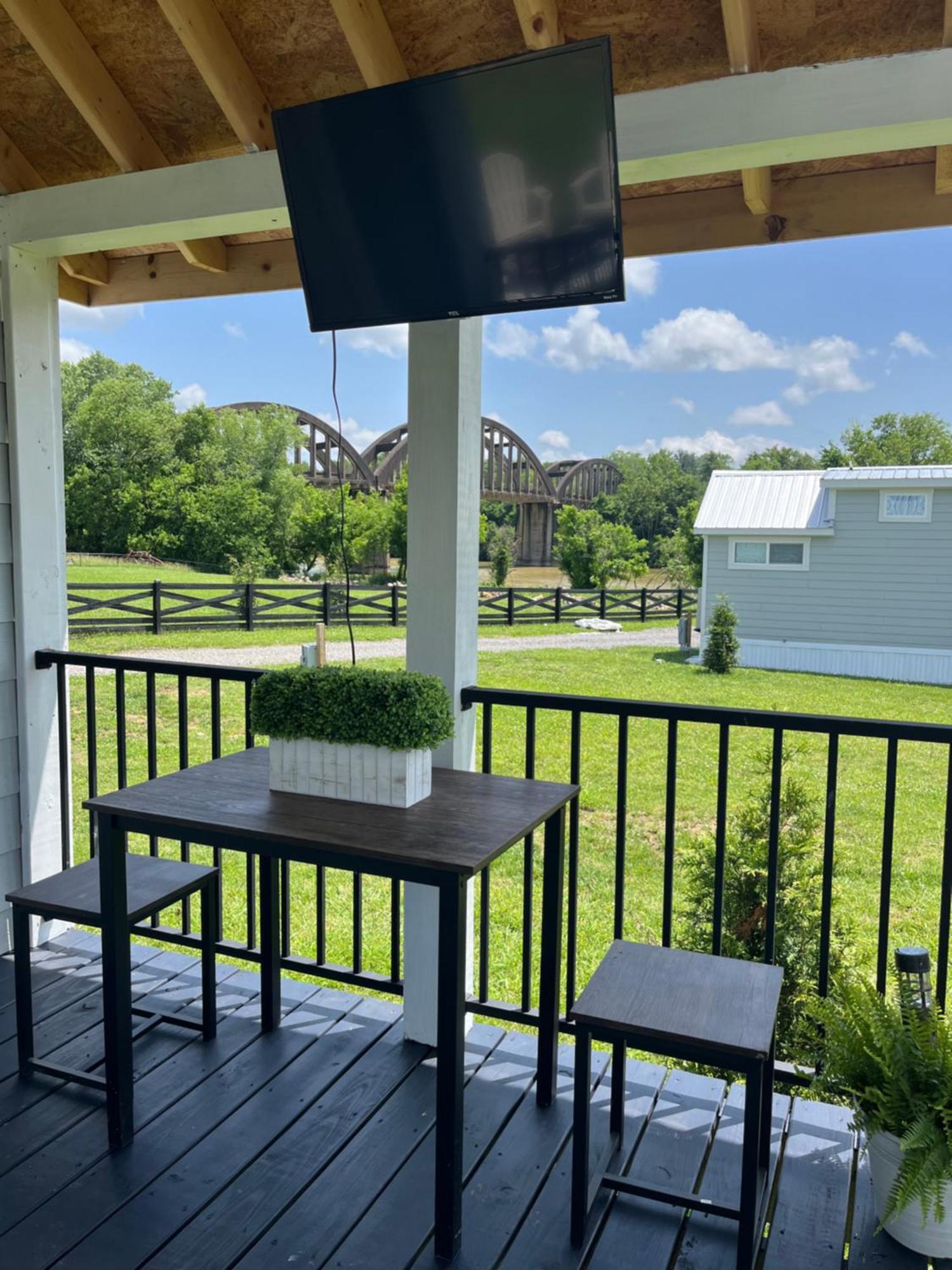 Ferienhaus Luxury Riverfront Tiny Home- Amazing Views #555 *